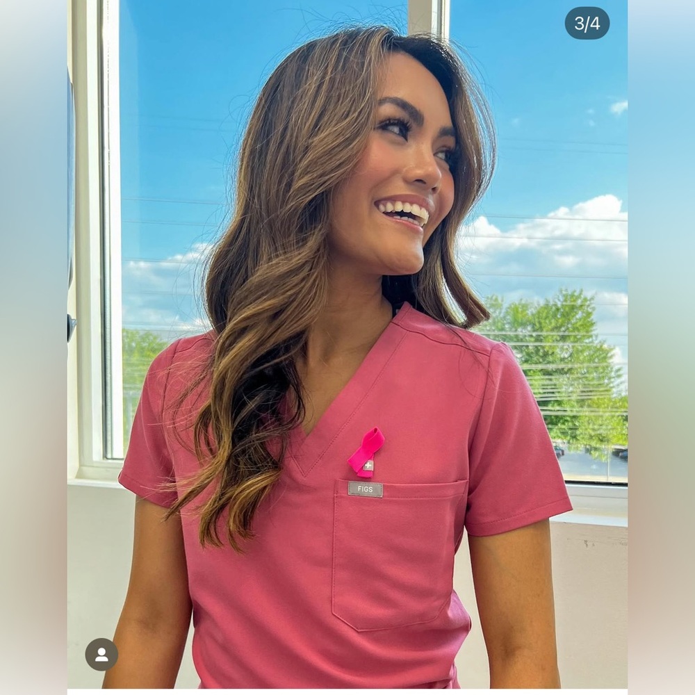 New with tags Figs Quartz BCA Catrina One pocket Scrub top